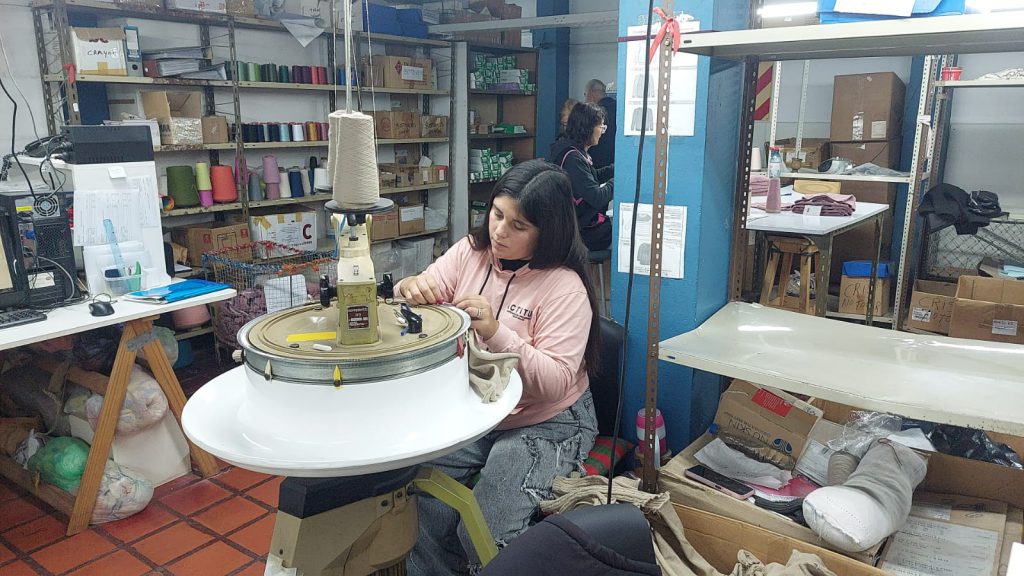 El famoso "pulóver" de Mar del Plata es un clásico que no pierde vigencia para el turista.