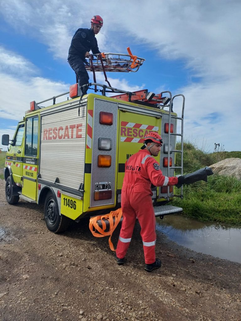 Descubren el cadáver de un hombre a los pies de un acantilado