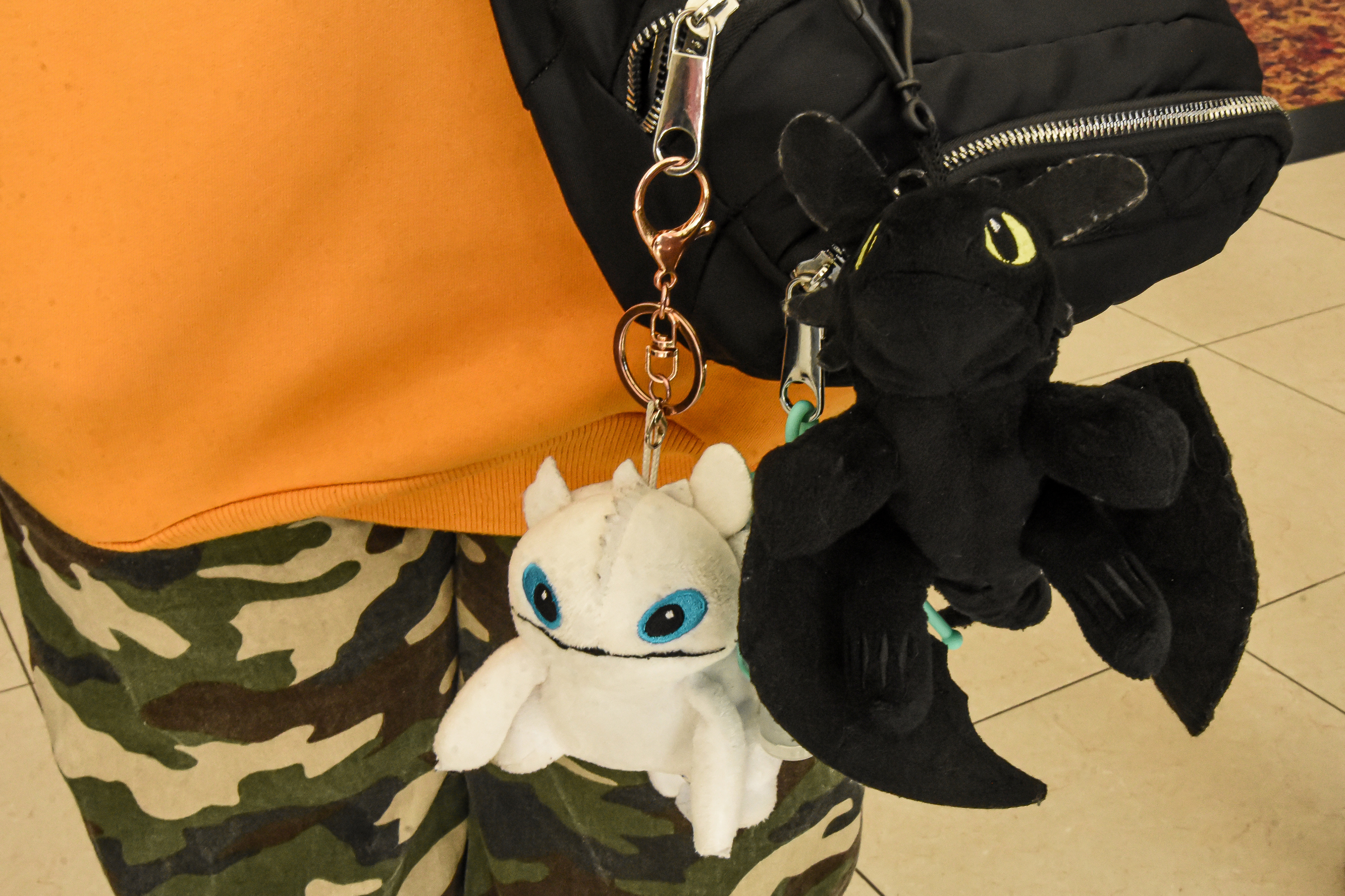 En las mochilas, llaveros alusivos a la película.