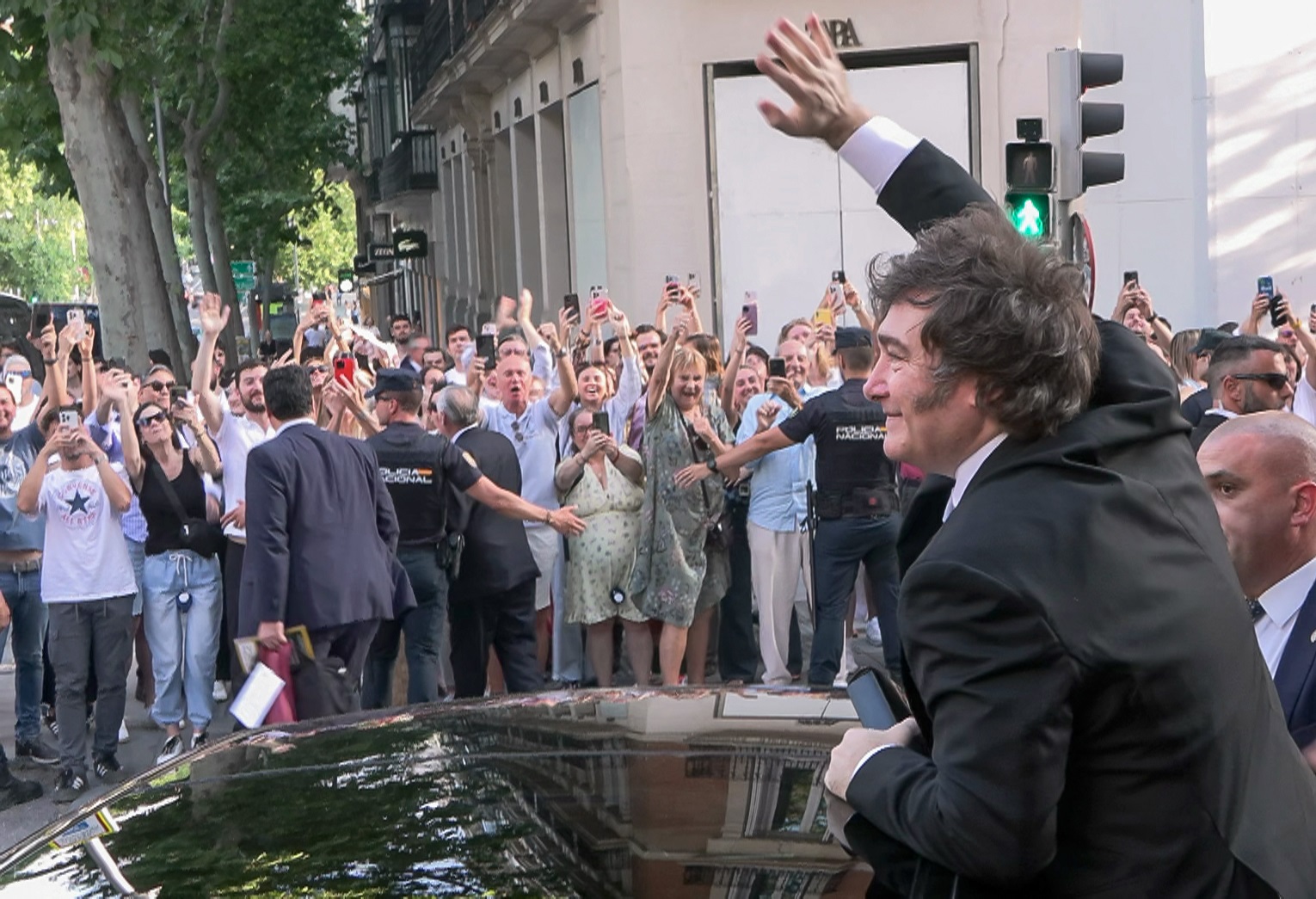 Javier Milei recibe premio de la asociación El Club de los Viernes.