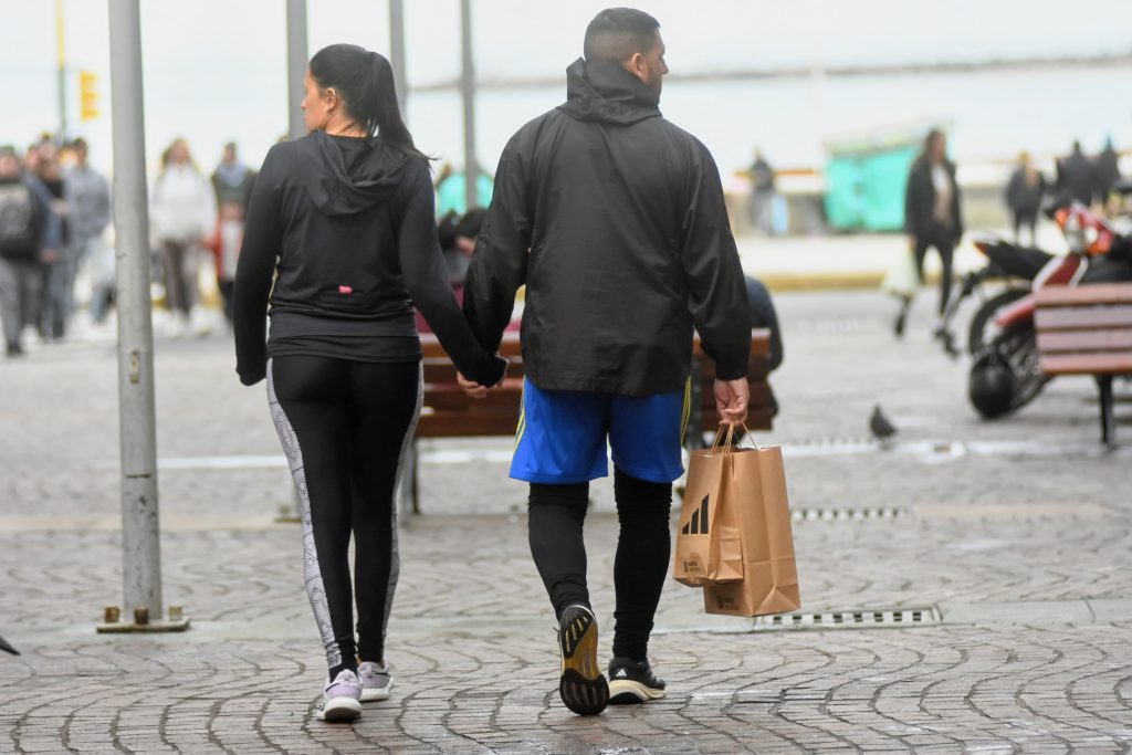 Viajes más cortos y bolsillos ajustados: los fines de semana largo de junio dejaron un gasto 28% menor al de igual mes de 2024 - Image 3