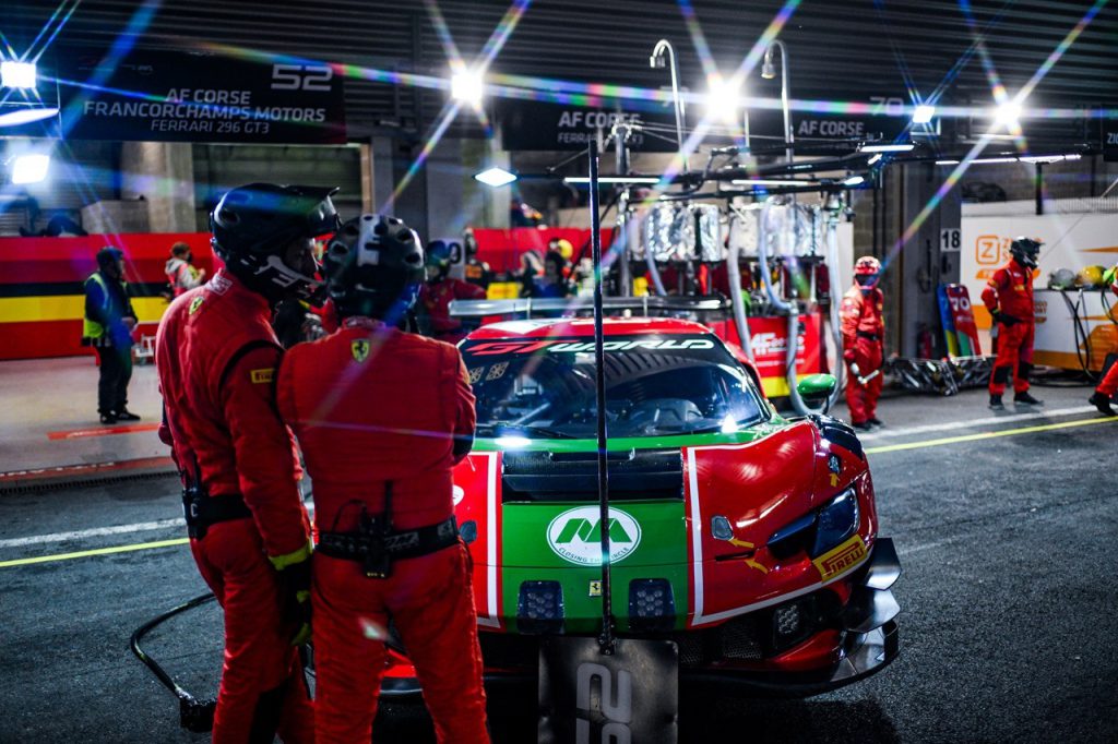 El auto Ferrari del equipo AF Corse con el que Marcos Siebert compitió en las 24 horas de Spa-Francorchamps.