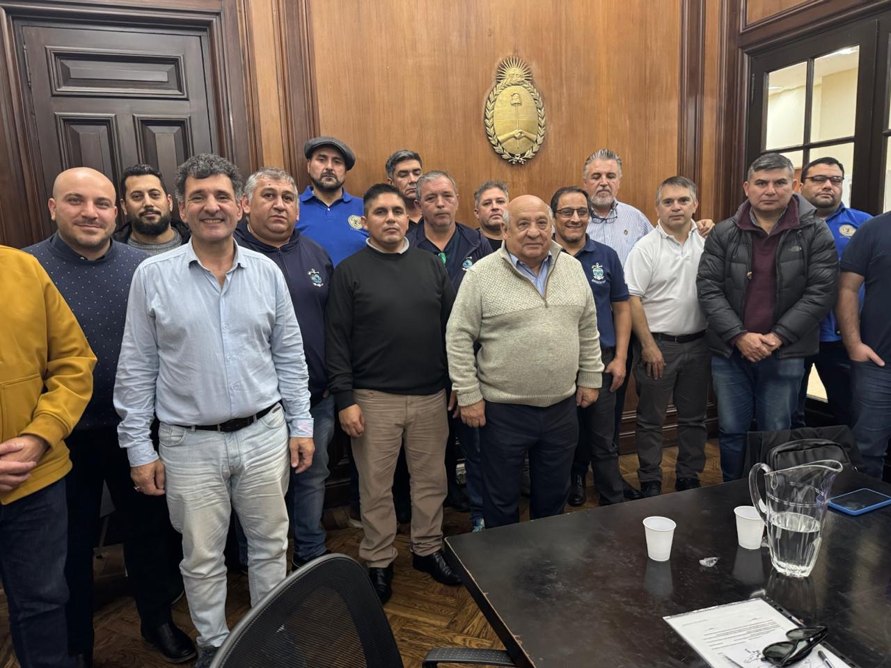 Los gremios se mantienen firmes en su rechazo a una rebaja salarial.