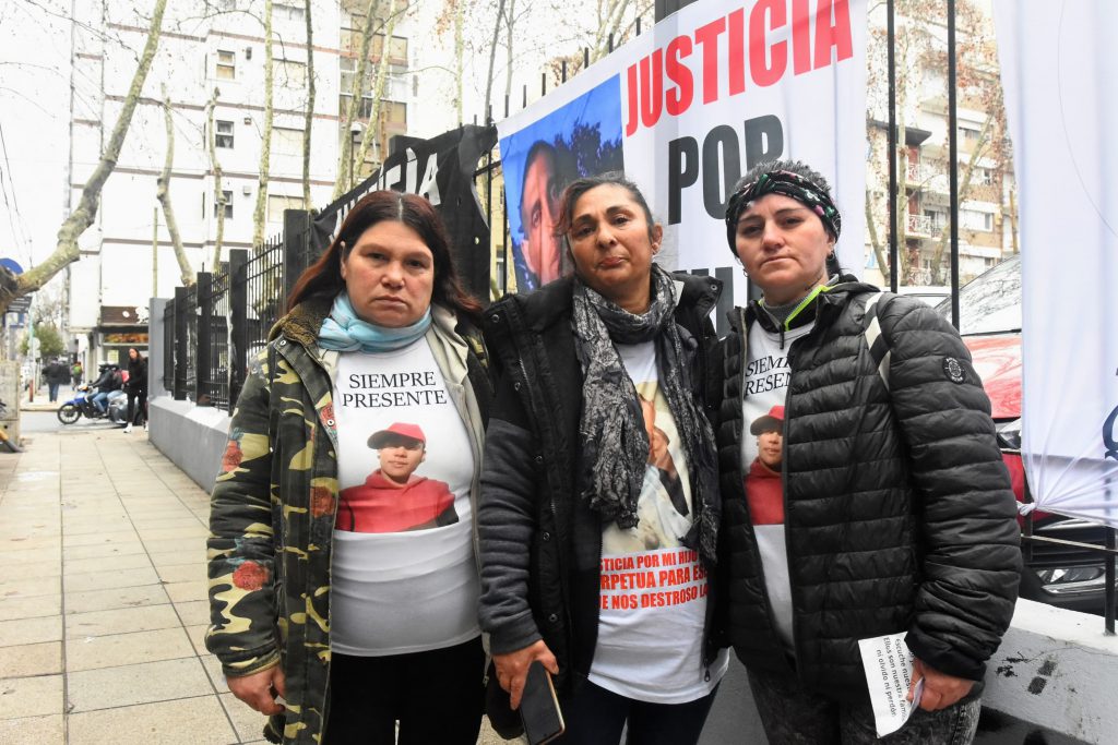 A la derecha Romina, madre de Javier Lazarte.