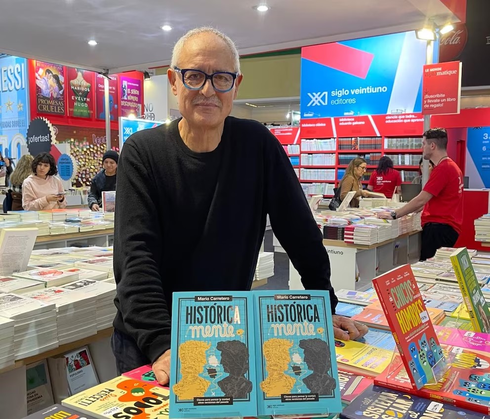 Mario Carretero defendió tu tesis doctoral en la Universidad Complutense de Madrid y realizó estudios posdoctorales en las universidades de York y Columbia. Además, recibió la Beca Guggenheim y fellowships en Harvard, Stanford y La Sapienza.