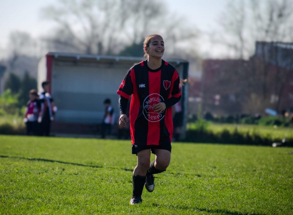 Ana Cruz convirtió 10 goles en un partido. Imparable.