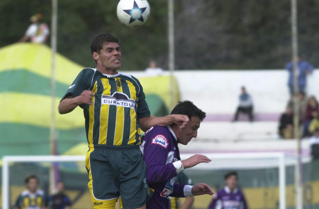 Daniel Valdés gana de arriba ante Luján de Cuyo, en el partido de la Reválida.