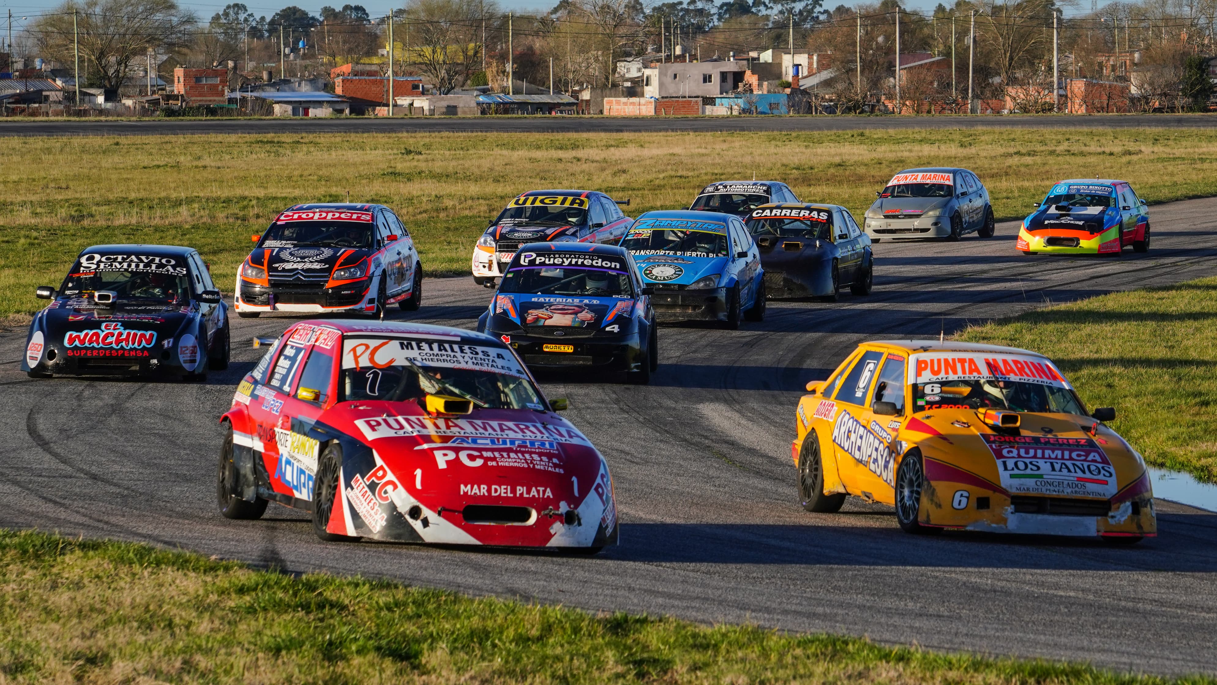 Foto: Germán Díaz. Los TC 2000 del Atlántico en la vuelta de formación para la serie de titulares.