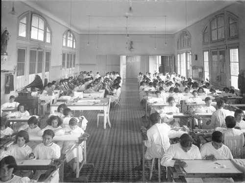 Se cree que entre 1911 y 1998 pasaron unas 8.000 niñas por el Unzué. 