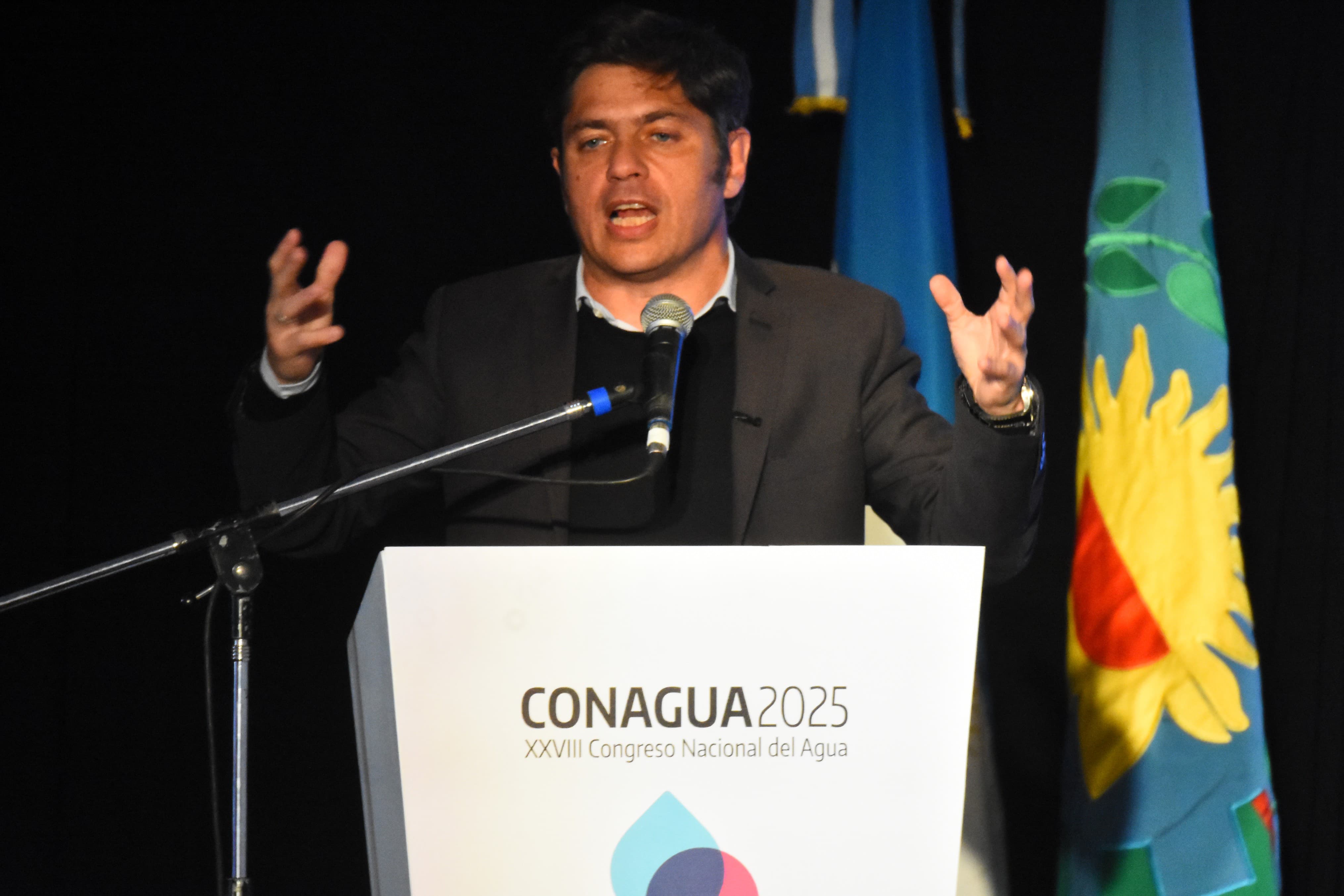 Kicillof cerró el Congreso Nacional del Agua en el Gran Hotel Provincial.