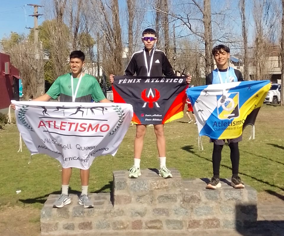 Los atletas más completos en el podio del octatlón.
