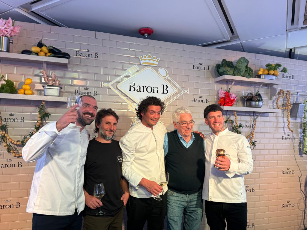 El premio fue confeccionado por el orfebre Juan Carlos Pallarols.