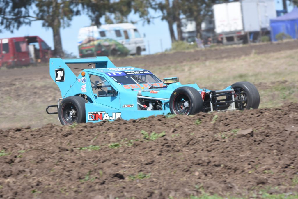 Foto: Oscar Albano/La Verdad de Ayacucho. Sebastián López Islas, con el auto de Argumedo, fue el más rápido en el TC del Sudeste.