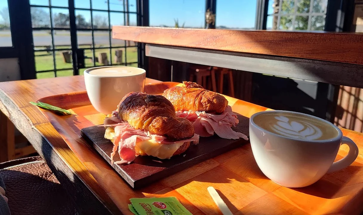 cafe_y_medialunas