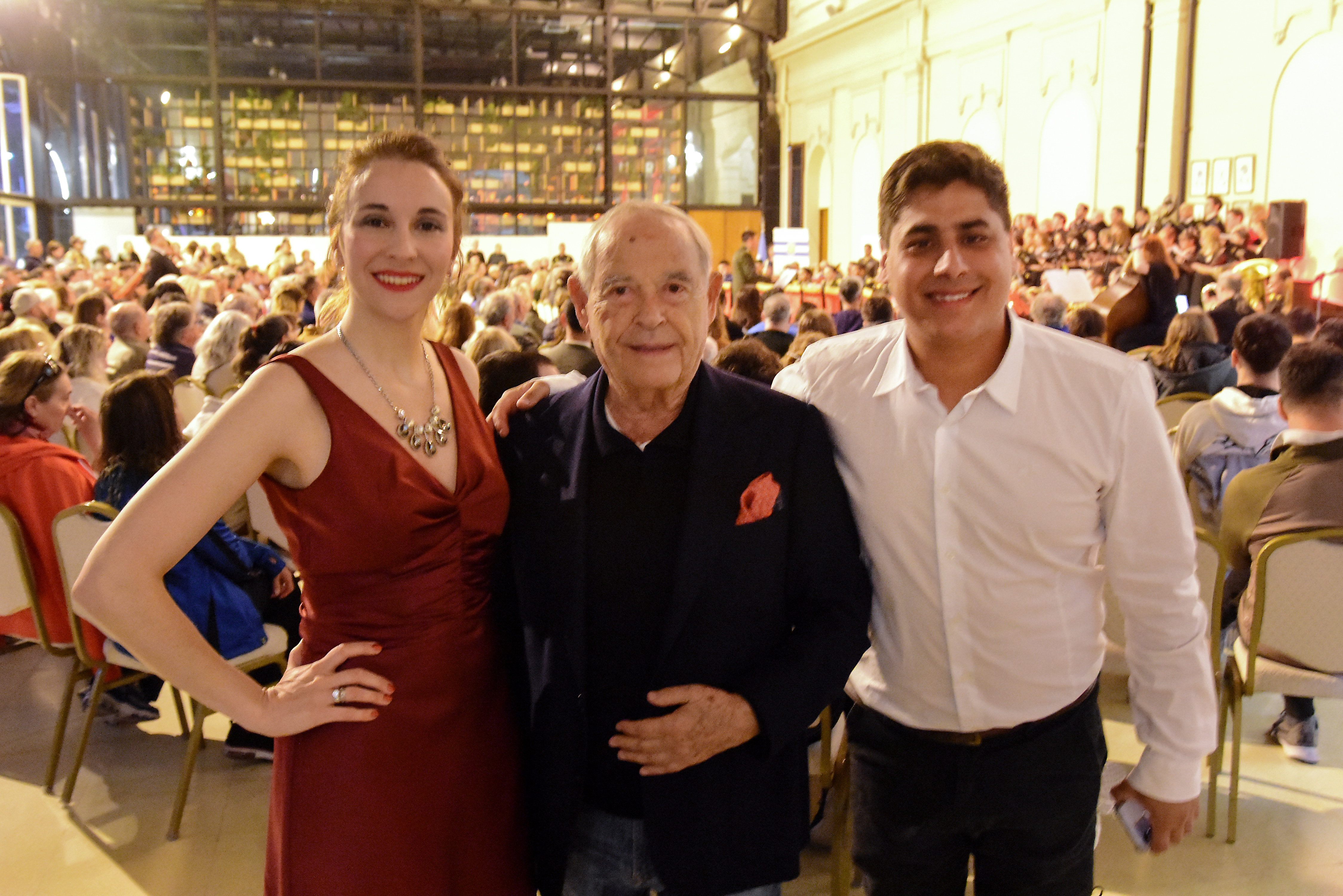 El empresario Florencio Aldrey junto a la soprano Paula San Martín y el tenor Leandro Abregu.