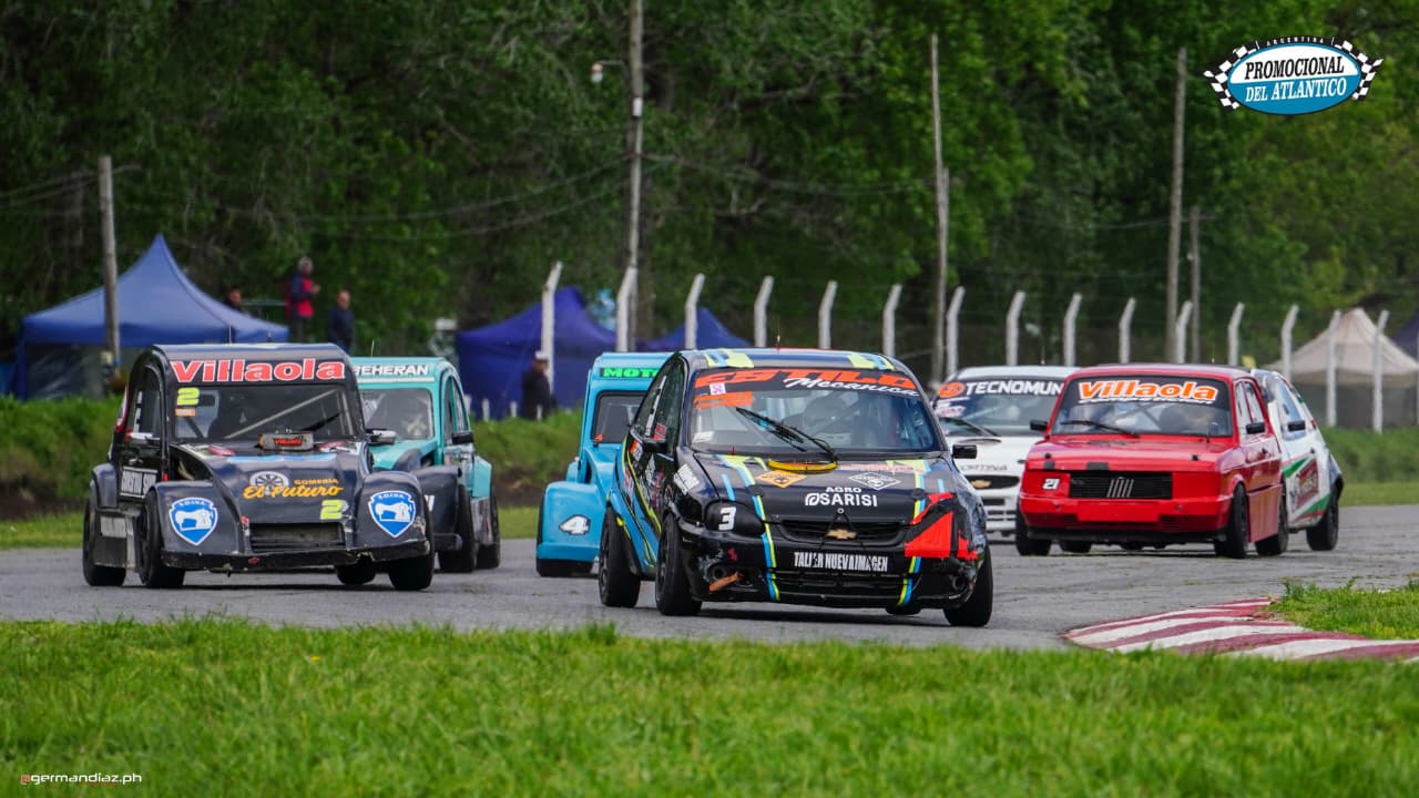 Foto: Germán Díaz El Chevrolet Corsa de Brian Hernández comanda el pelotón de la Promocional en Dolores.