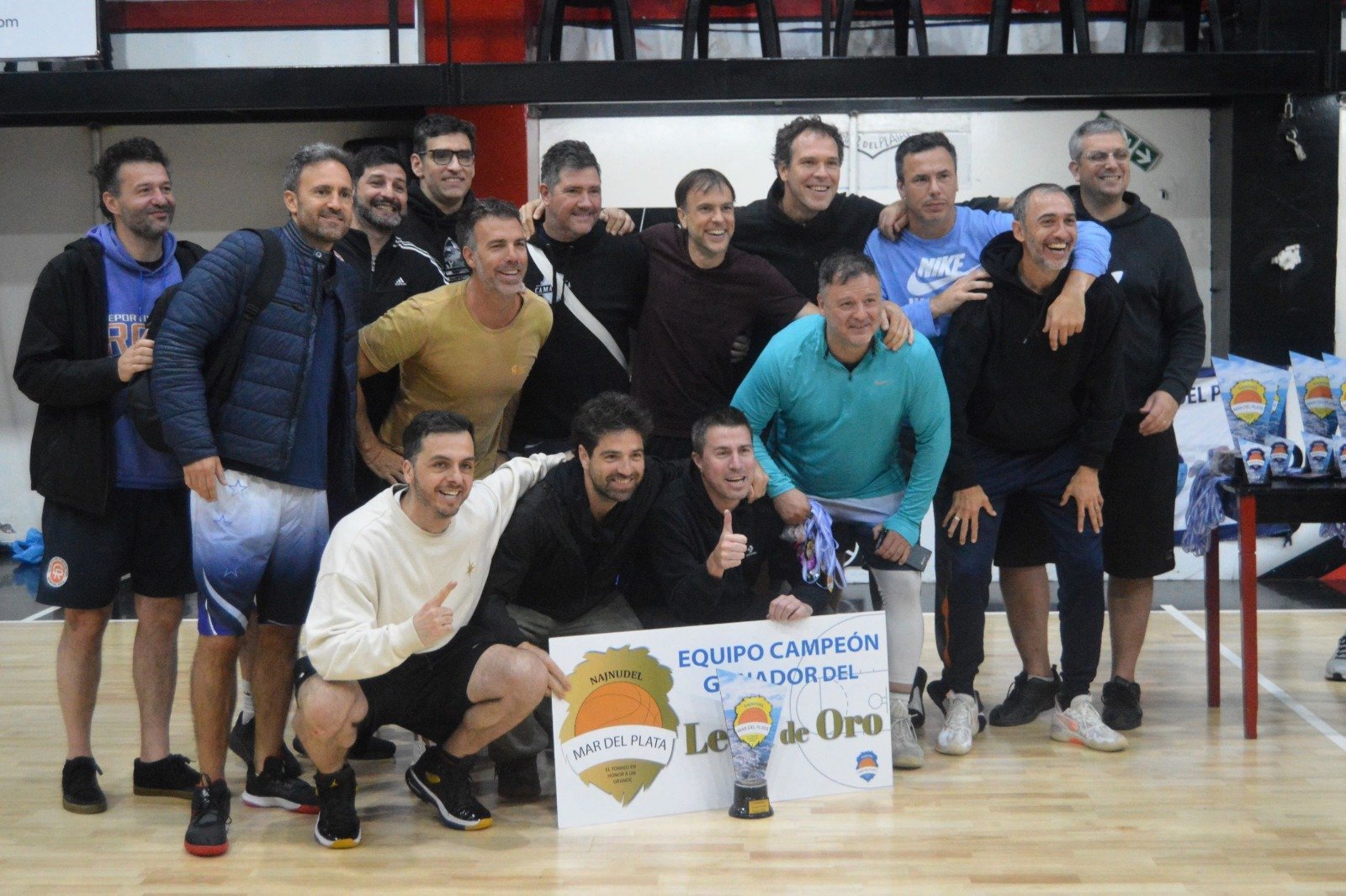 Isótopos, campeón en +40 masculino.