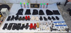 Elementos secuestrados durante el operativo.