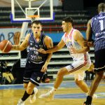 Peñarol dio Guerra hasta el final y Carreras metió el triple para ganar