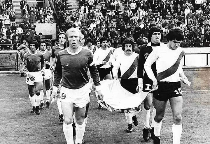 Eresuma, Alonso y Fillol ingresan al José María Minella. Ese día Kimberley le ganaría 2-1 a un River plagado de figuras.
