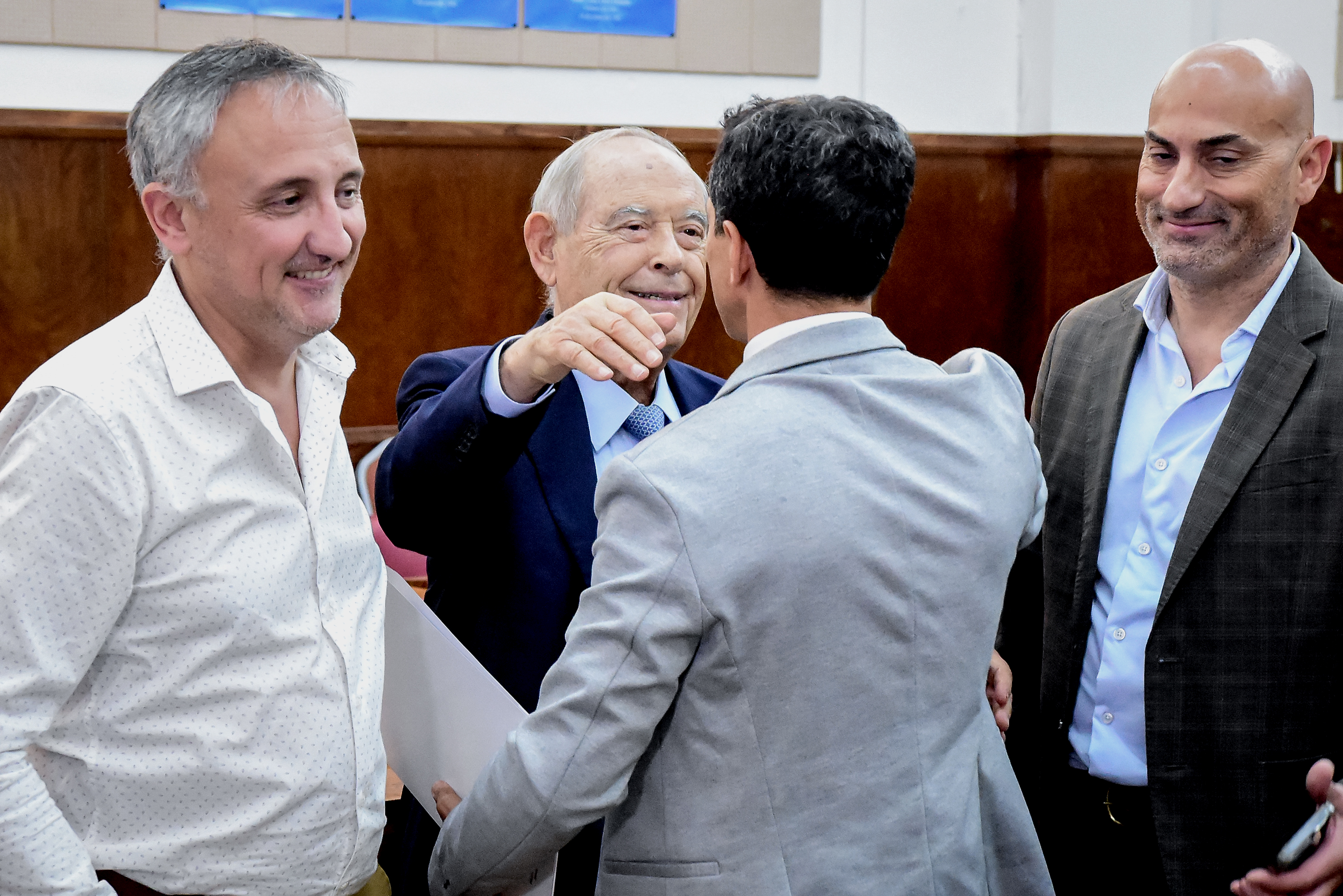 Florencio Aldrey saluda al doctor Diego Fernández. 