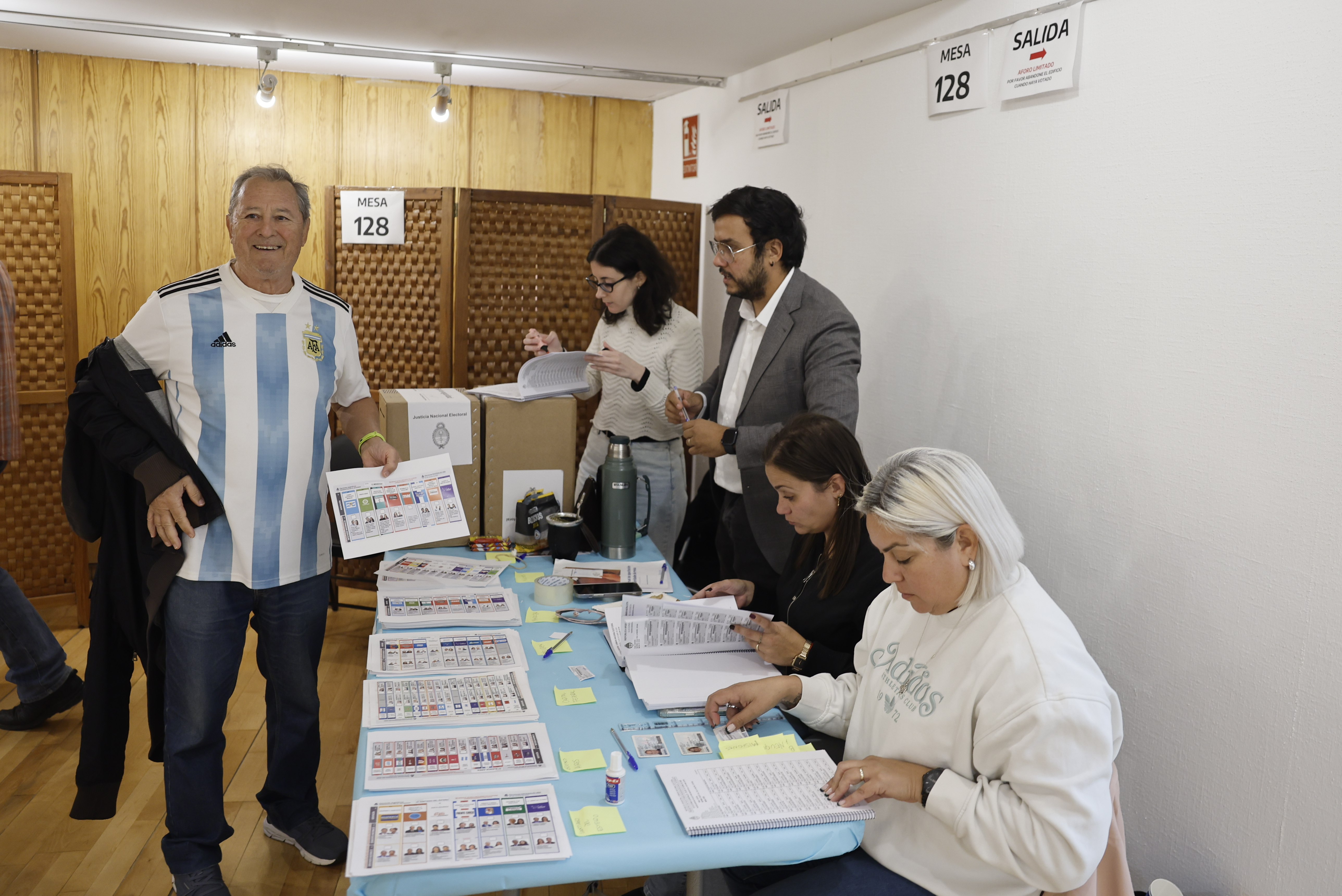 Argentinos votan en Madrid