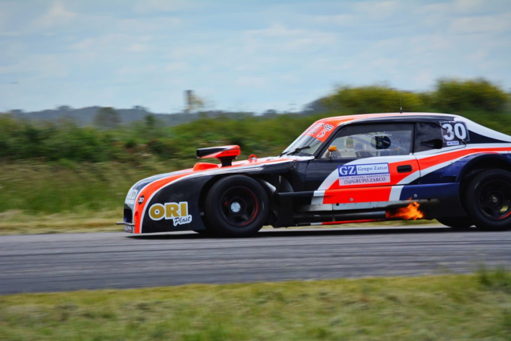 Foto: Daniel Erreguerena/Prensa TSC Hermosa imagen de la Chevy de Luca Bozzone en el autódromo marplatense.