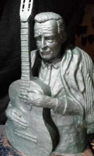 El busto donado por Nora Abregó.