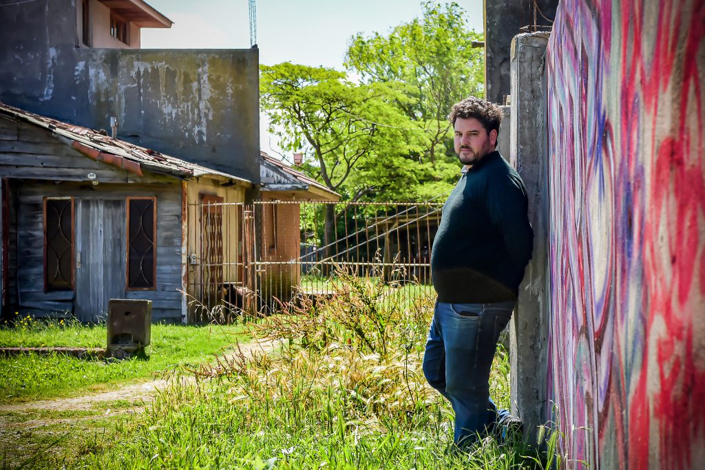 Esteban Prado, como miembro fundador del colectivo El Gran Pez, co-organiza la Feria Invierno de Editoriales y Cultura Gráfica.
