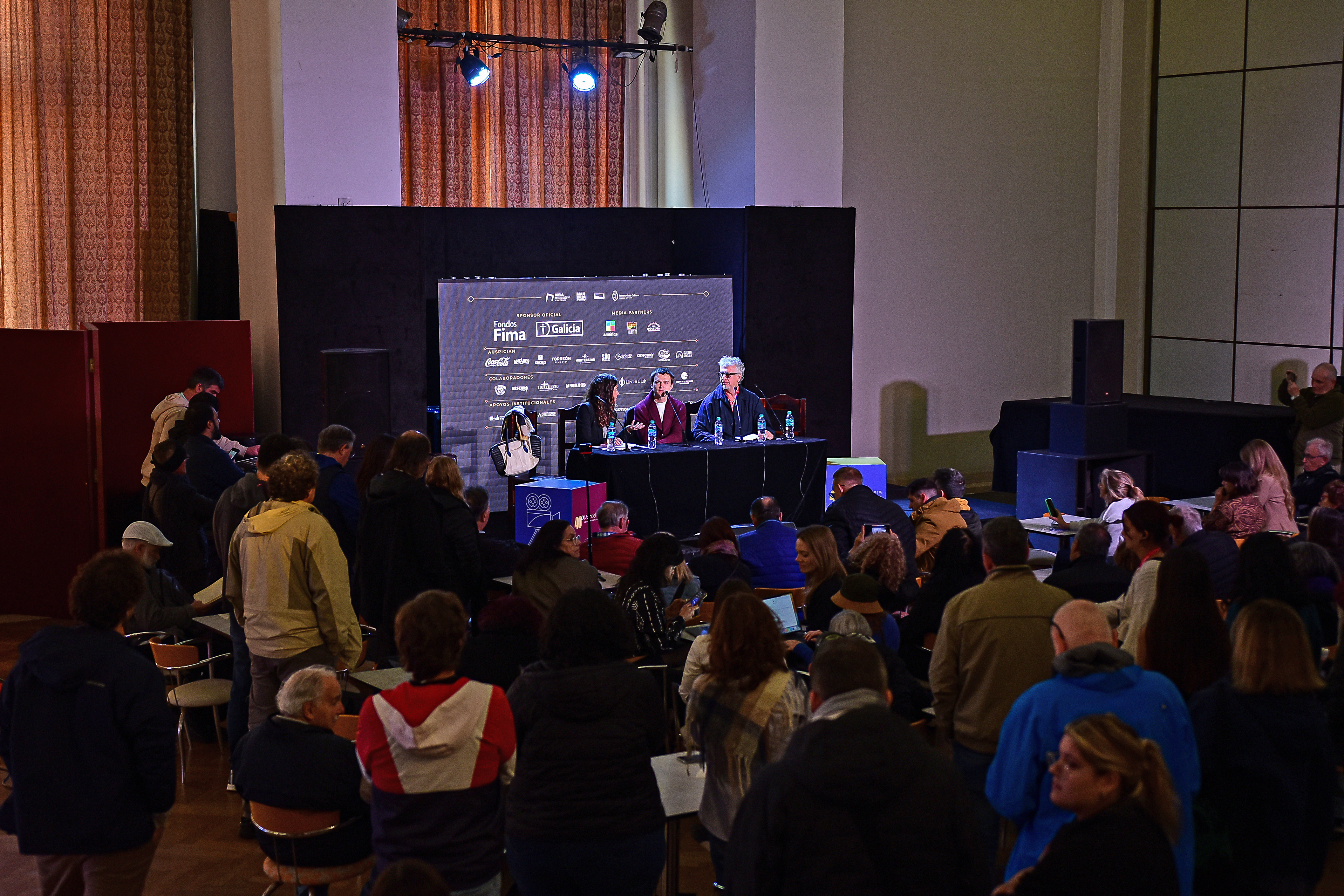 La conferencia de presentación de "La Gioia", en el café del Auditorium. 