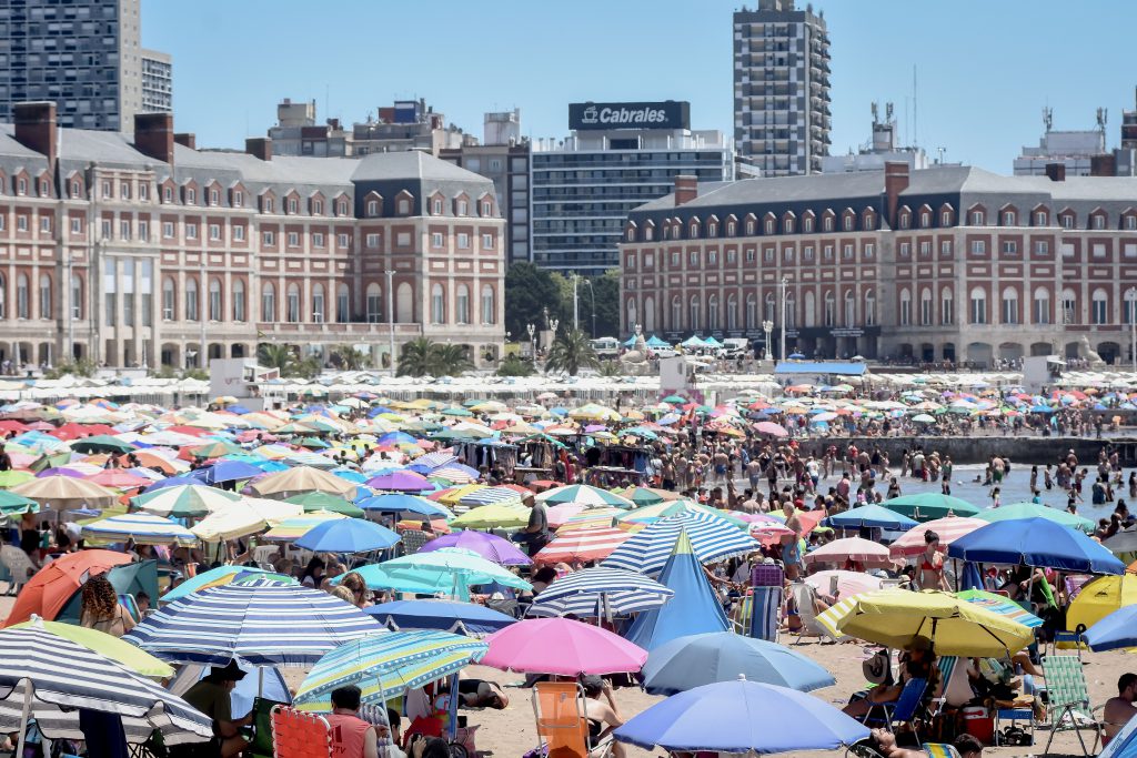¿Playas libres de humo? Regirán multas por fumar, pero la aplicación será limitada