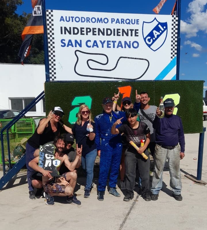 El Zonal Mar y Sierras reunió más de 80 autos en San Cayetano El Zonal Mar y Sierras reunió más de 80 autos en San Cayetano