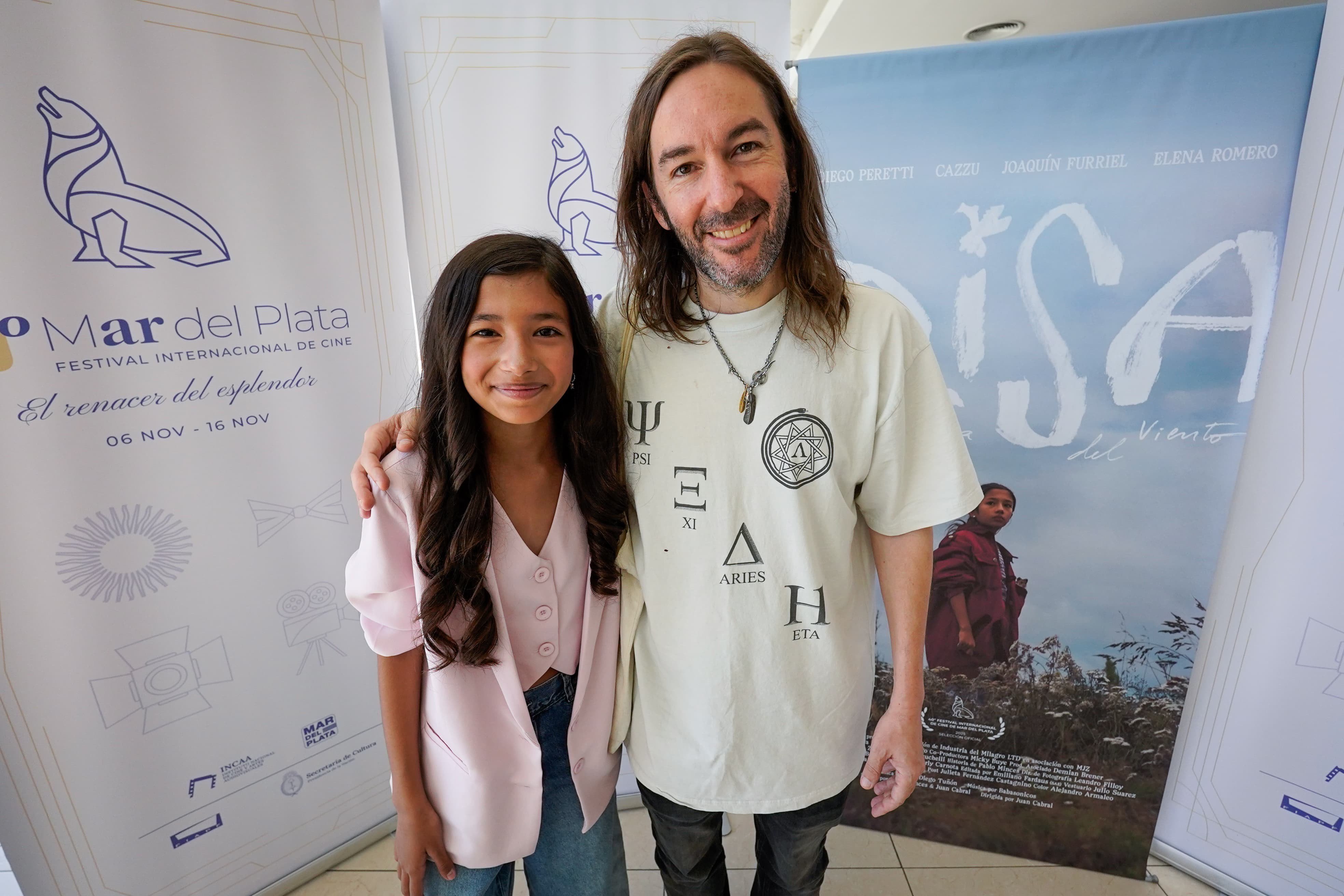 El director de la película, Juan Cabral junto a Romero.
