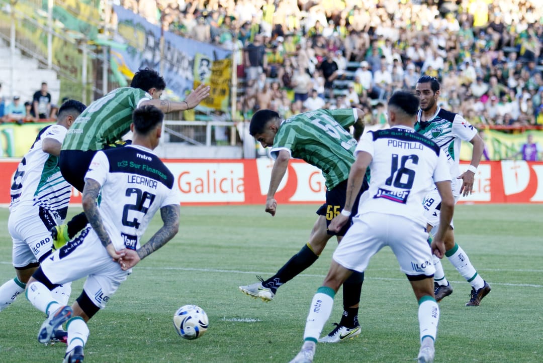 La definición del gol de Moya.