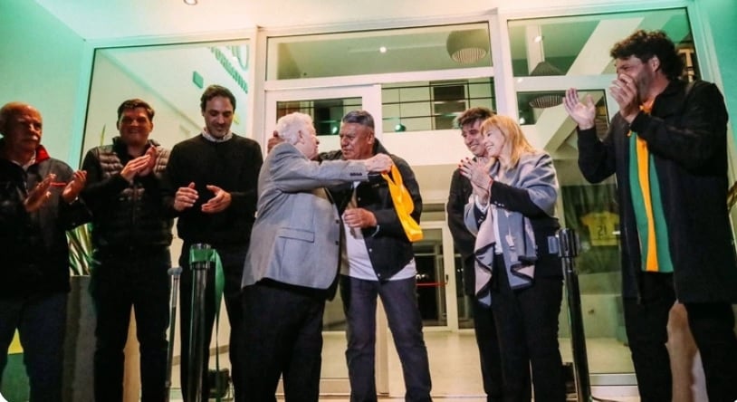 Josecito durante la inauguración de la moderna pensión junto a su padre, su hermano Pedro y el presidente de la AFA Claudio Tapia, entre otros.