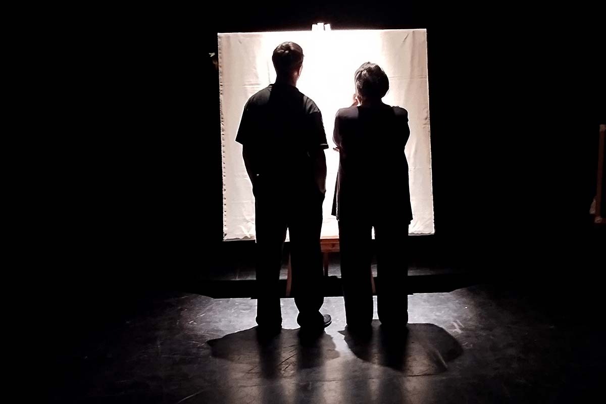 "Solos, un lienzo en blanco".