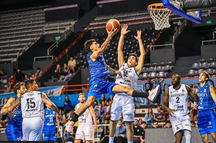 El pibe Thiago Flossi se hizo cargo y muy bien de la herencia de Navarro.