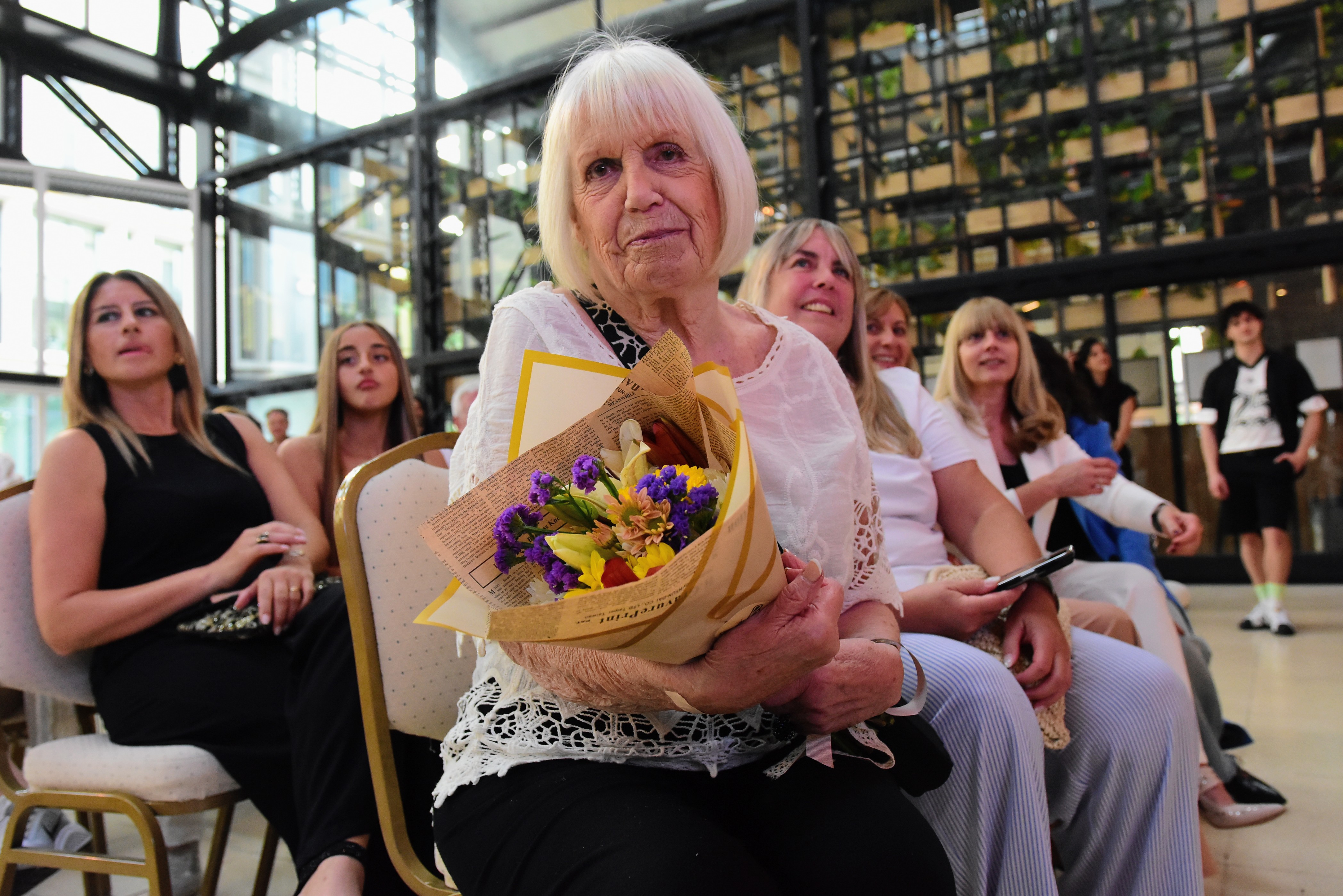 Una de la primeras clientas recibió un reconocimiento.