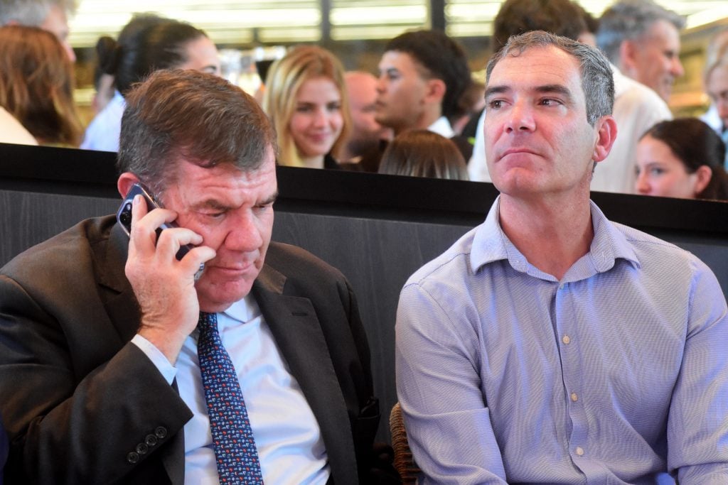 El senador bonaerense Guillermo Montenegro junto a Agustín Neme, el intendente interino
