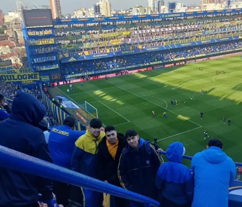 Los tres hermanos en la Bombonera.