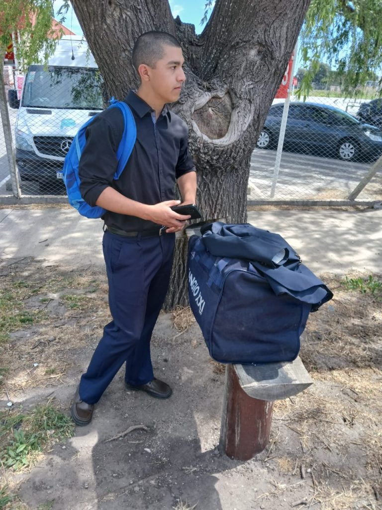 Ian Joaquin Ruiz, al momento de partir de Mar del Plata para realizar su instrucción en la Escuela "Juan Vucetich" de Bahía Blanca.