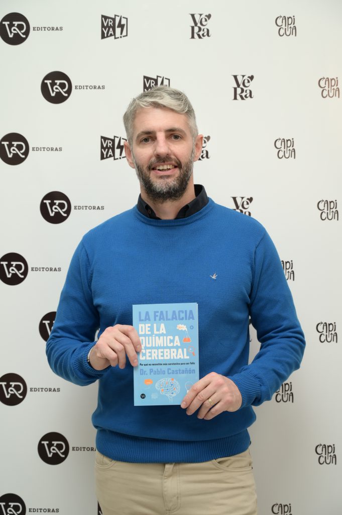 "La gente cree que la psiquiatría es un recetario, un dispenser de psicofármacos", subraya Castañón.