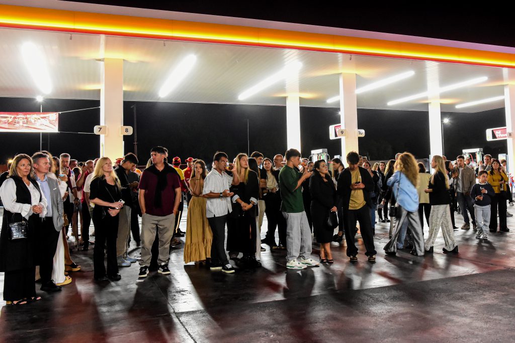 A puro festejo, se inauguró “El Peñón Truck”, la nueva estación de ...