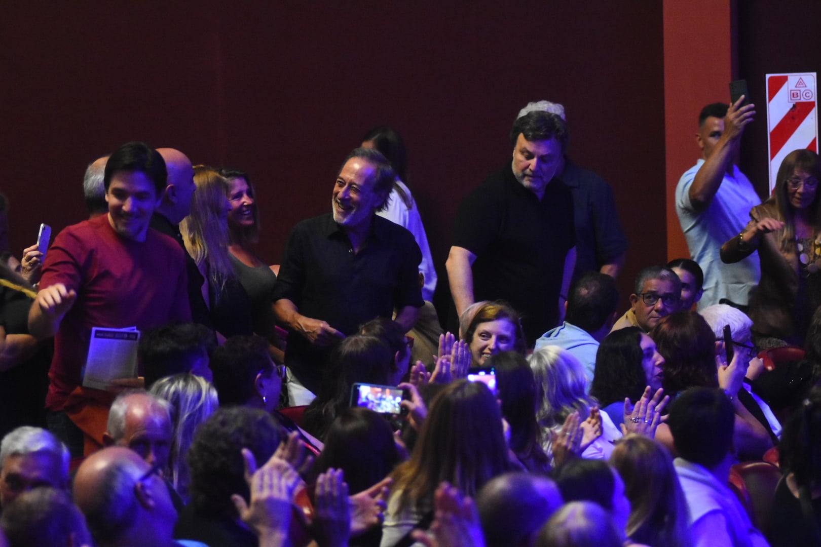 El actor Guillermo Francela presenció la obra de "La cena de los tontos". 