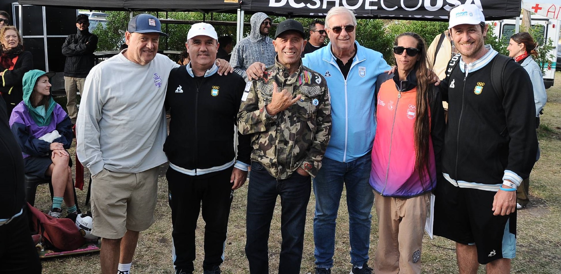 Fernando Aguerre, el marplatense que logró que el surf fuera olímpico con los capos del COA, incluido el presidente Mario Moccia.