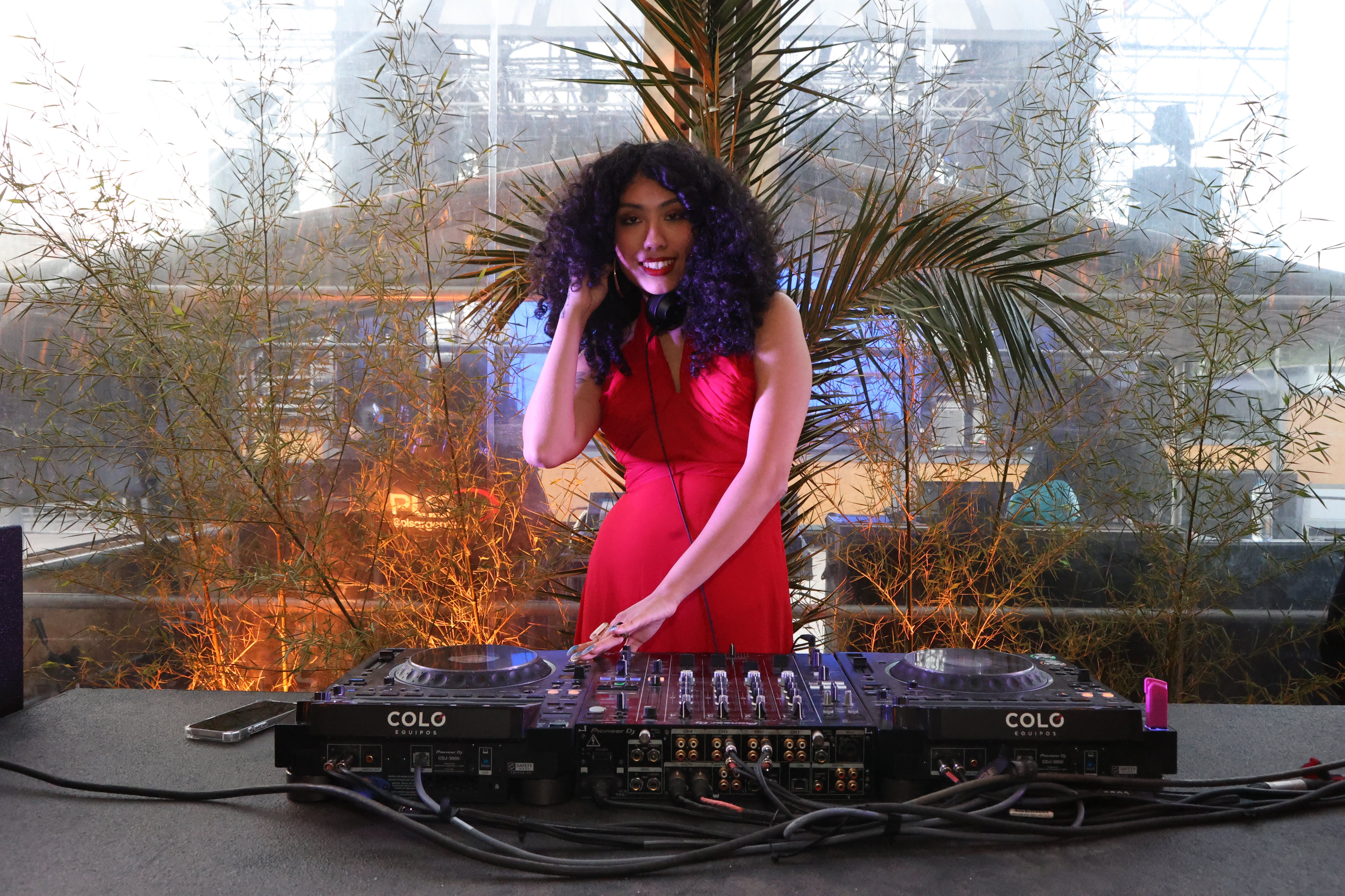 Tammy B también musicalizó la jornada con su dj set.