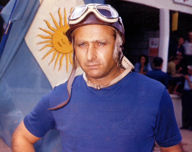 Fangio se consagró campeón en cinco oportunidades con cuatro escuderías diferentes: Alfa Romeo (1951), Maserati (1954, 1957), Mercedes-Benz (1954, 1955) y Ferrari (1956). 