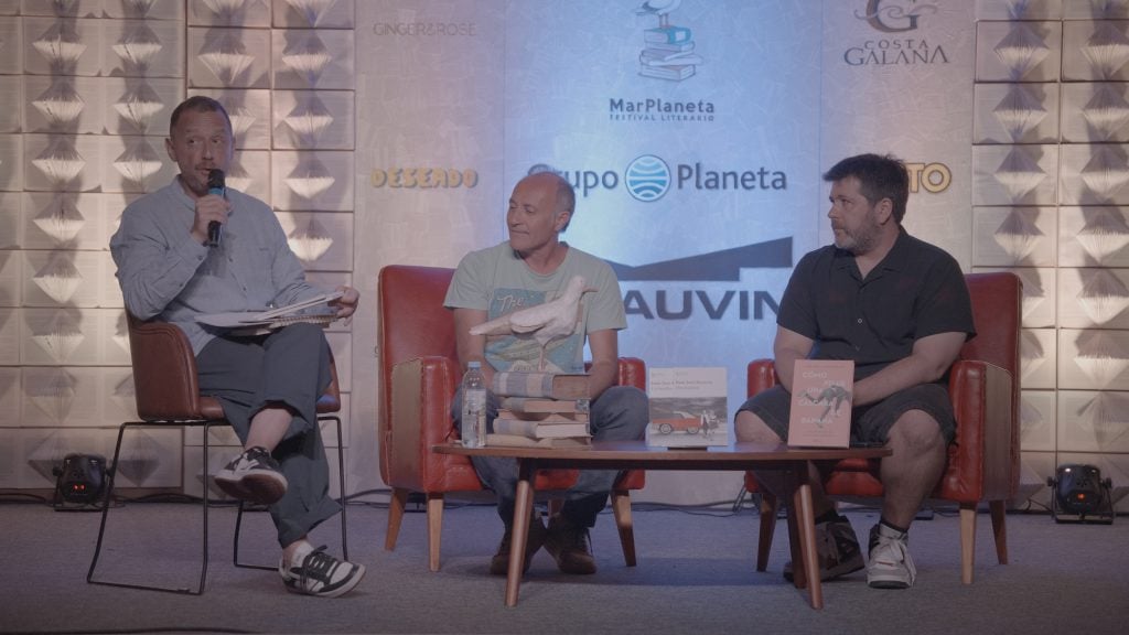 Nicolás Artusi, Juan José Becerra y Adrián Lakerman en la charla "Los estados en ánimo de la literatura· que se llevó a cabo el lunes 5 de enero