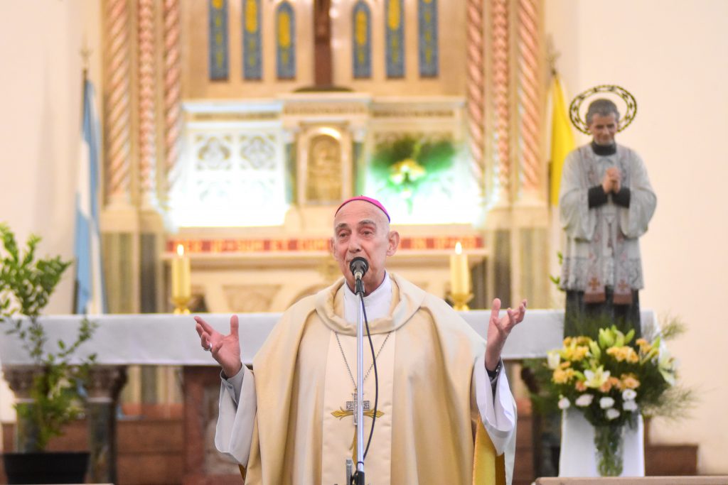 Monseñor Carlos Malfa.