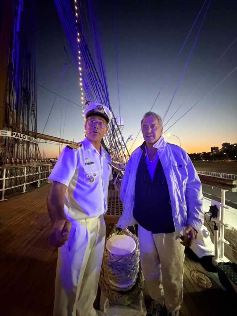 Scioli visitó la Fragata Libertad.